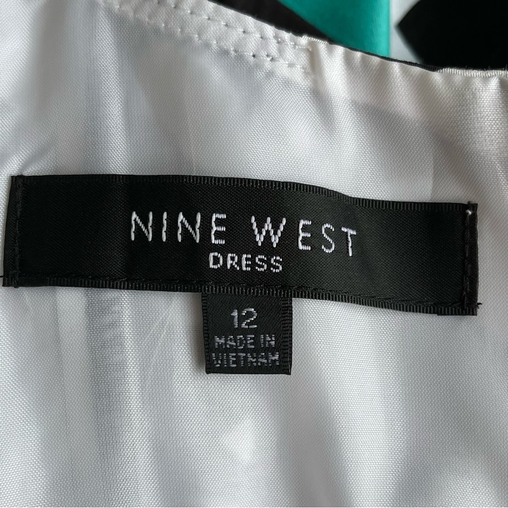 •Nine West• Sleeveless Floral Fit and Flare Dress - Size 12 - Picture 2 of 9